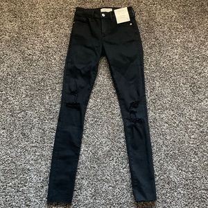 New w/tags! Black distressed Abercrombie & Fitch jeans